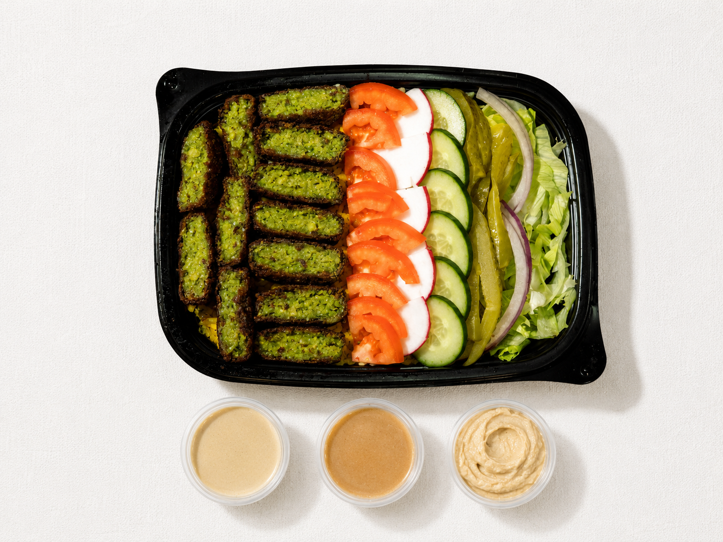Plato Falafel de Rey Falafel con vegetales, hummus y salsas